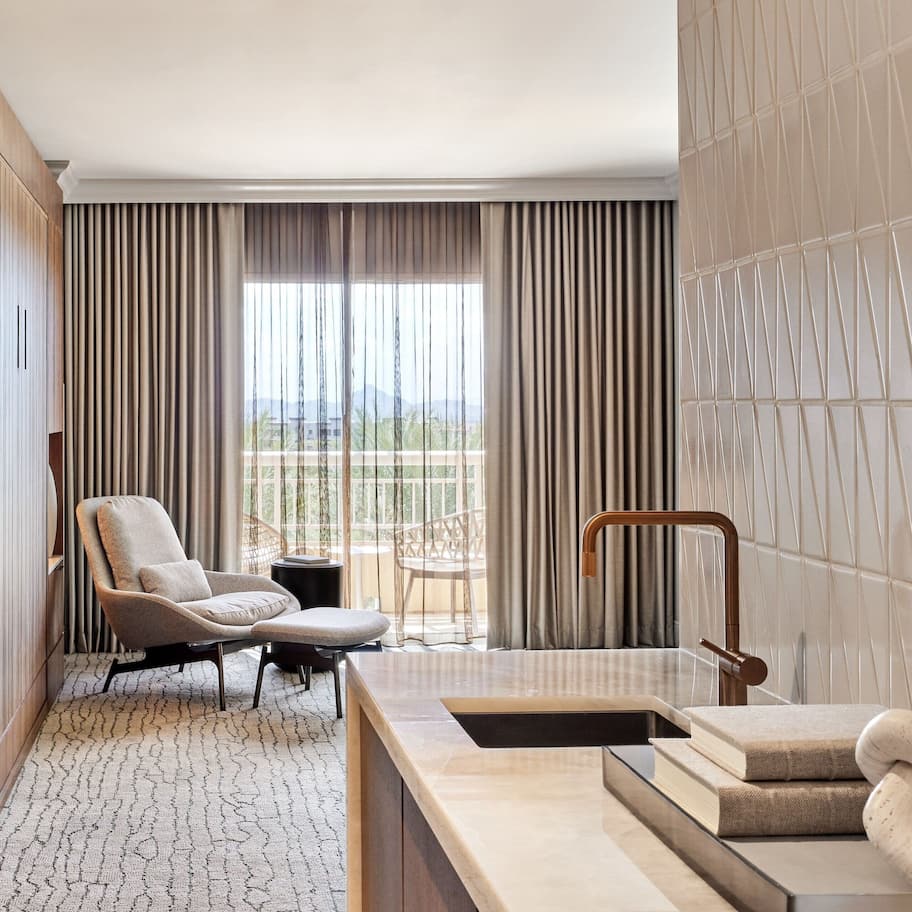 Studio Suite, 1 King Bed with Sofa bed | Pillowtop beds, in-room safe, desk, laptop workspace