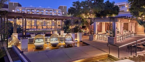 5 outdoor pools, open 7:00 AM to 10:00 PM, pool cabanas (surcharge)