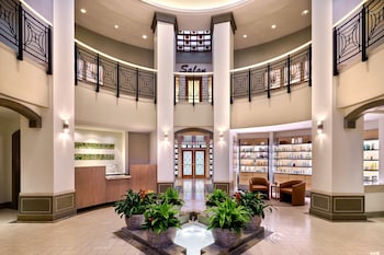 Serves lunch and dinner at JW Marriott Phoenix Desert Ridge Resort & Spa