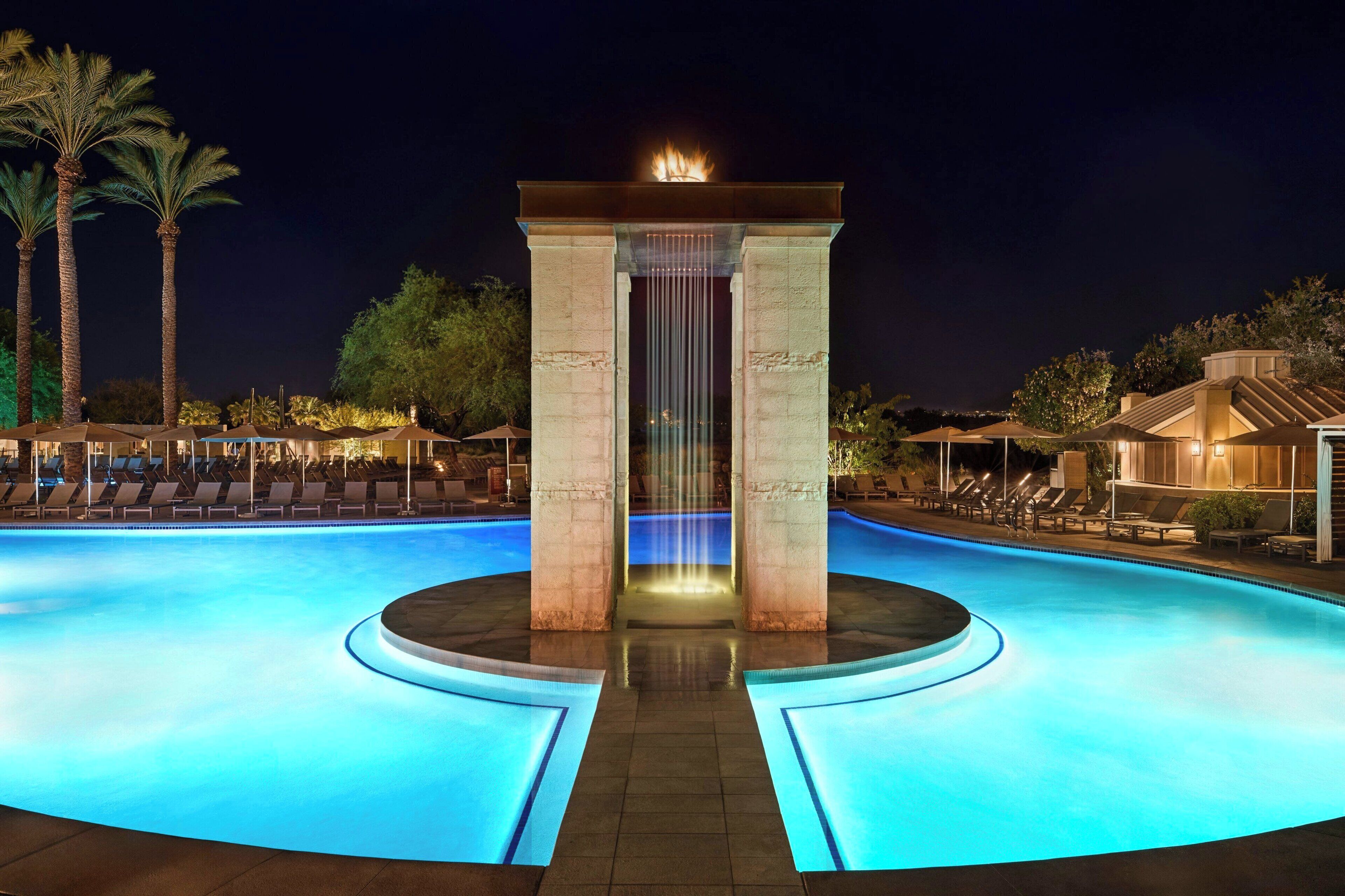 5 outdoor pools, open 7:00 am to 10:00 pm, pool cabanas (surcharge)