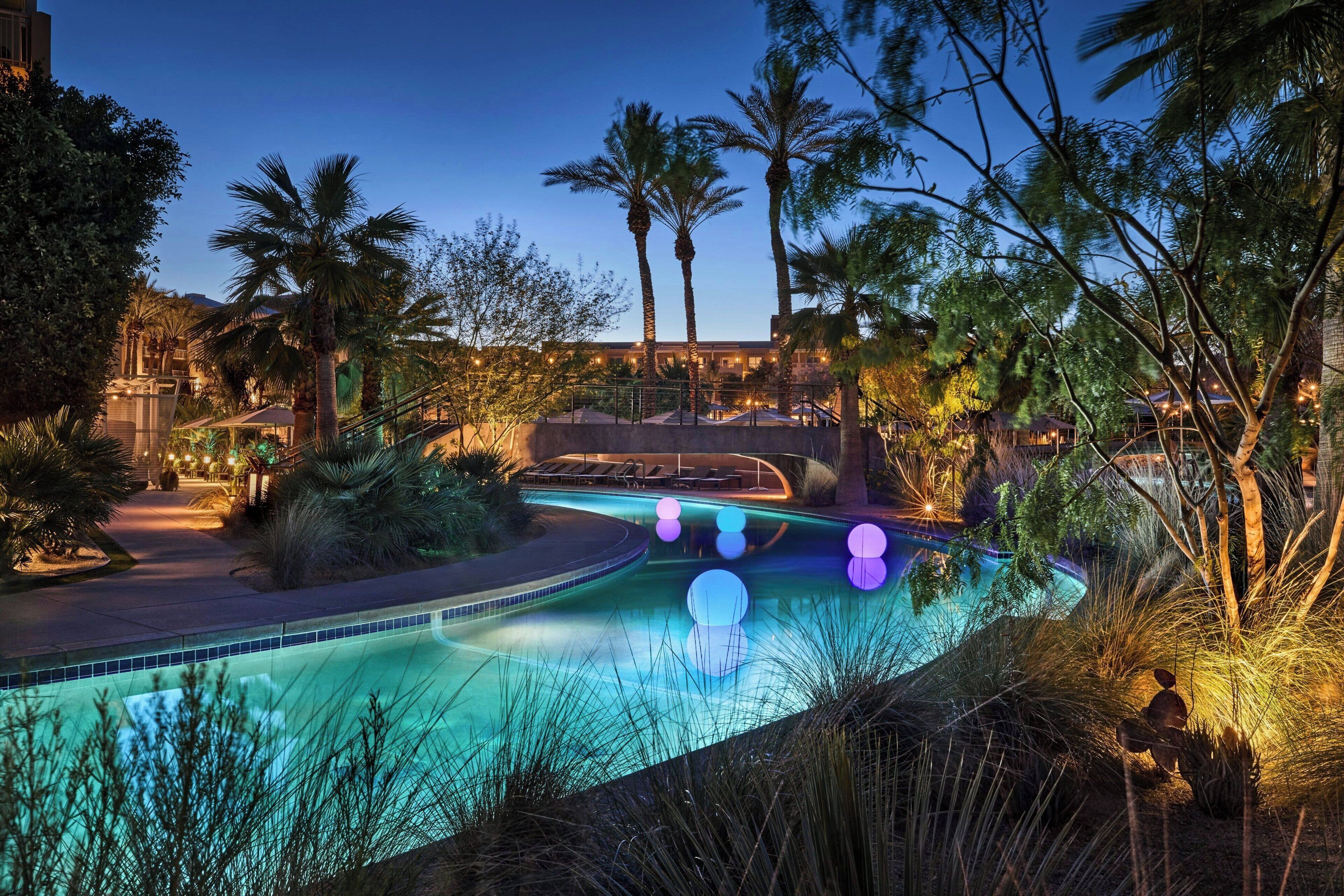 5 outdoor pools, open 7:00 am to 10:00 pm, pool cabanas (surcharge)