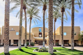 Couples treatment rooms, sauna, hot tub, body treatments, hydrotherapy at JW Marriott Phoenix Desert Ridge Resort & Spa