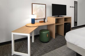 Desk, blackout curtains, iron/ironing board, cots/infant beds - Spark by Hilton Parker Denver SE (Parker)