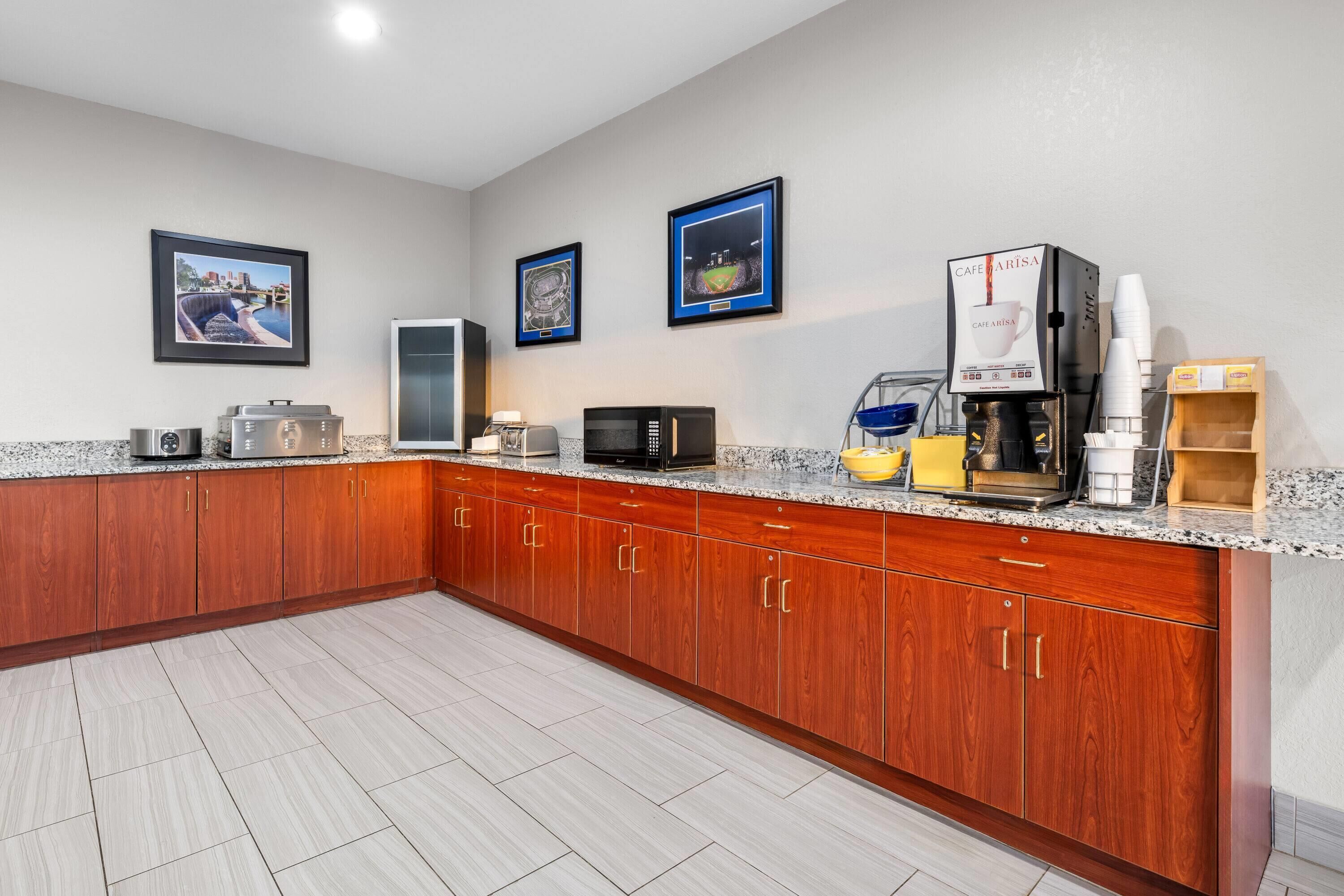 Photo - Days Inn by Wyndham near Kansas Speedway