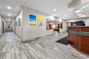 Lobby - Days Inn by Wyndham near Kansas Speedway (Kansas City)