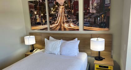 Days Inn by Wyndham near Kansas Speedway