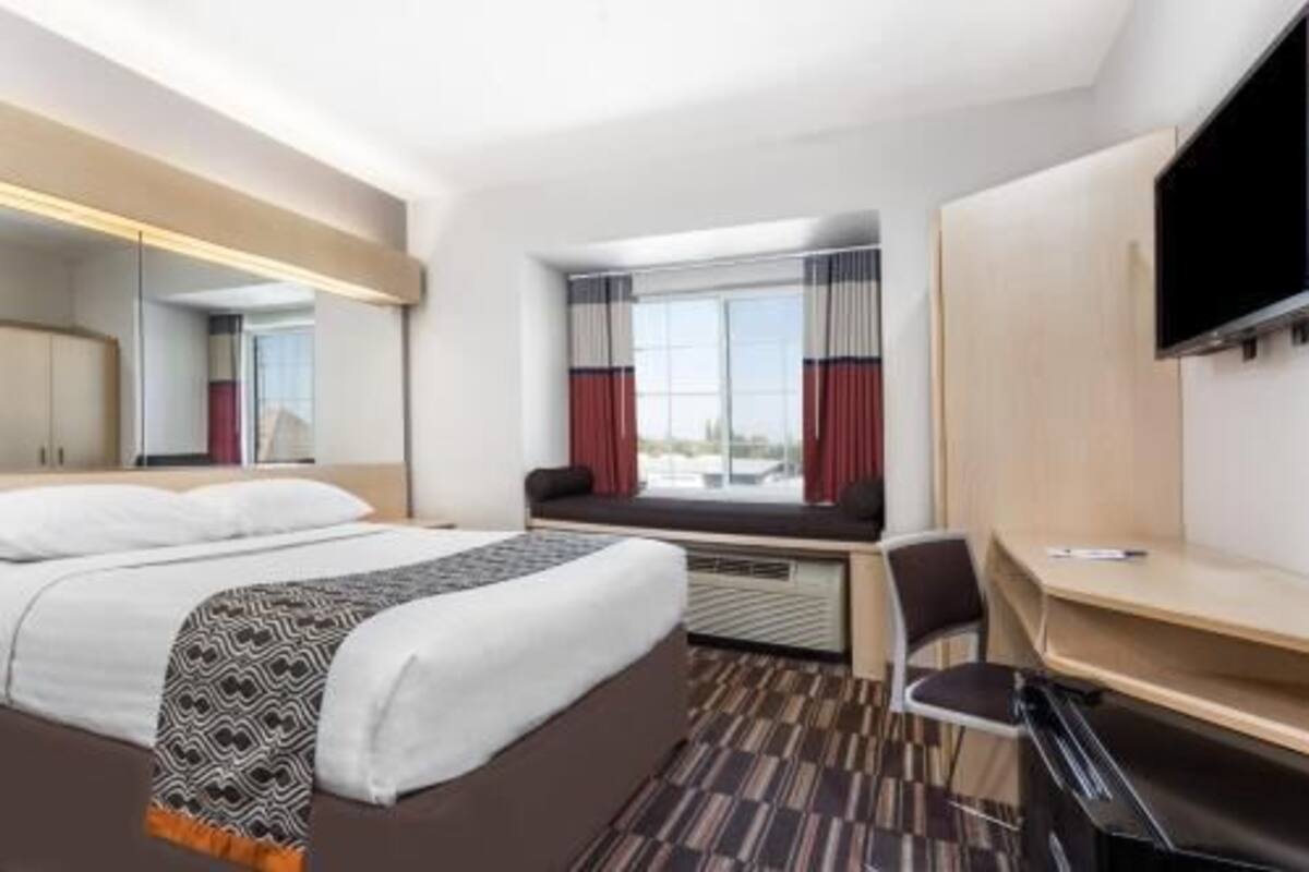 Pillow-top beds, in-room safe, desk, free cots/infant beds