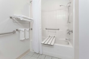 Combined shower/bathtub, hair dryer, towels