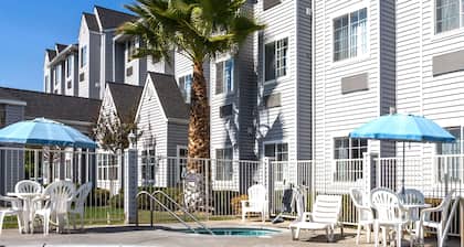 Microtel Inn & Suites by Wyndham Modesto Ceres