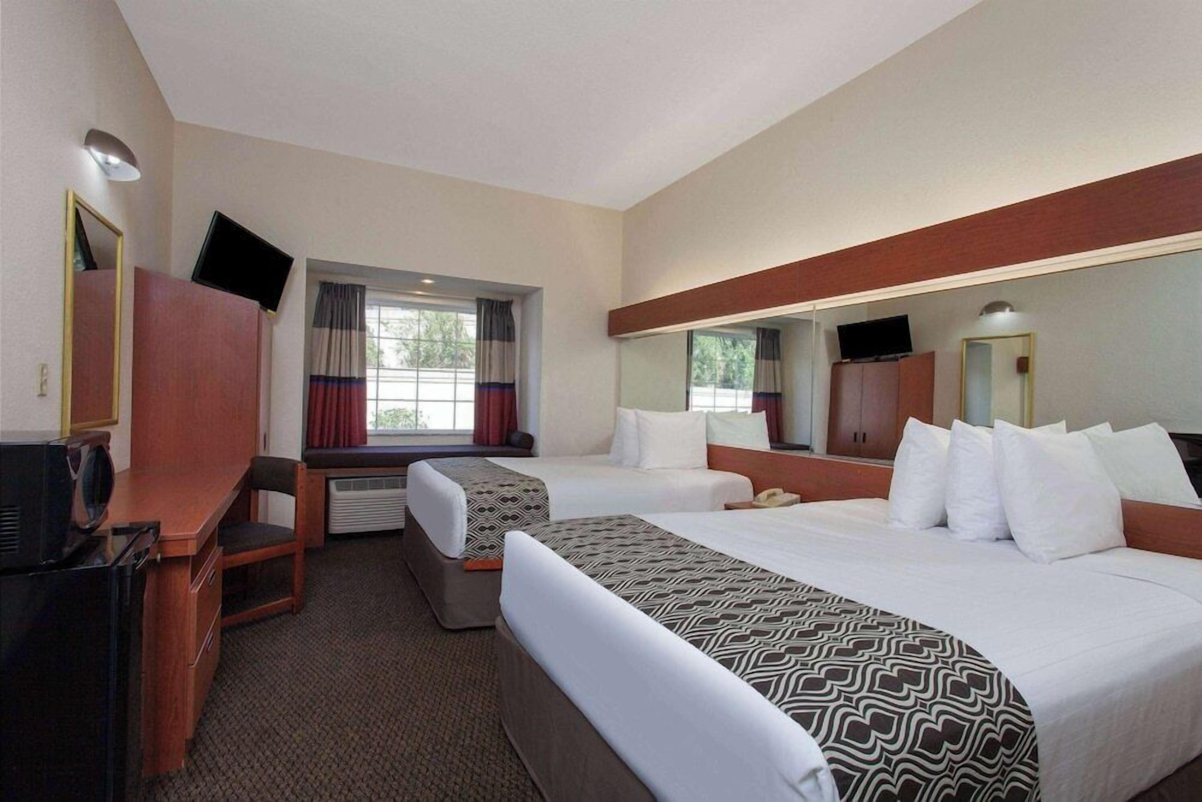 Premium bedding, in-room safe, desk, blackout drapes