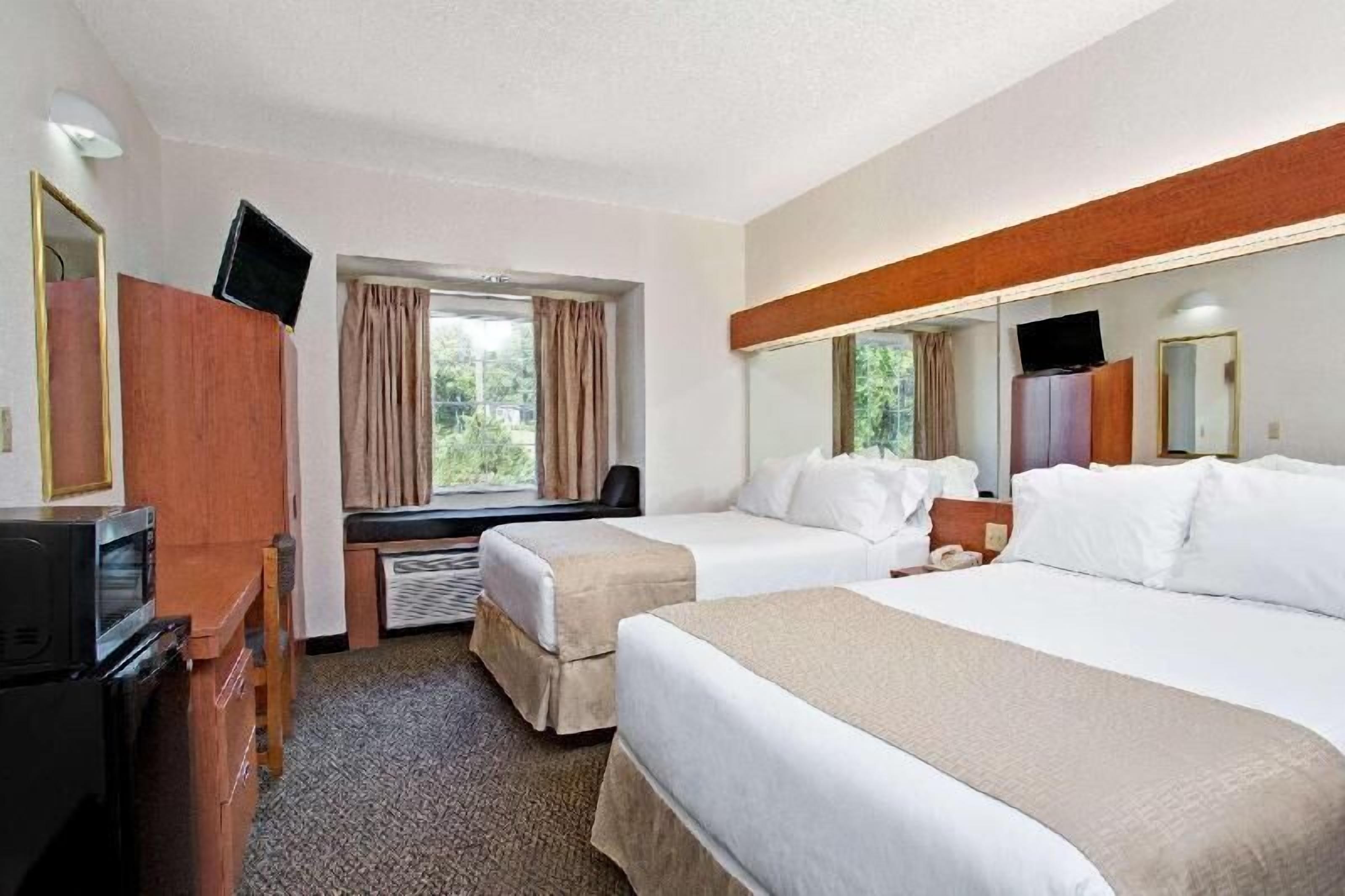 Premium bedding, in-room safe, desk, blackout drapes