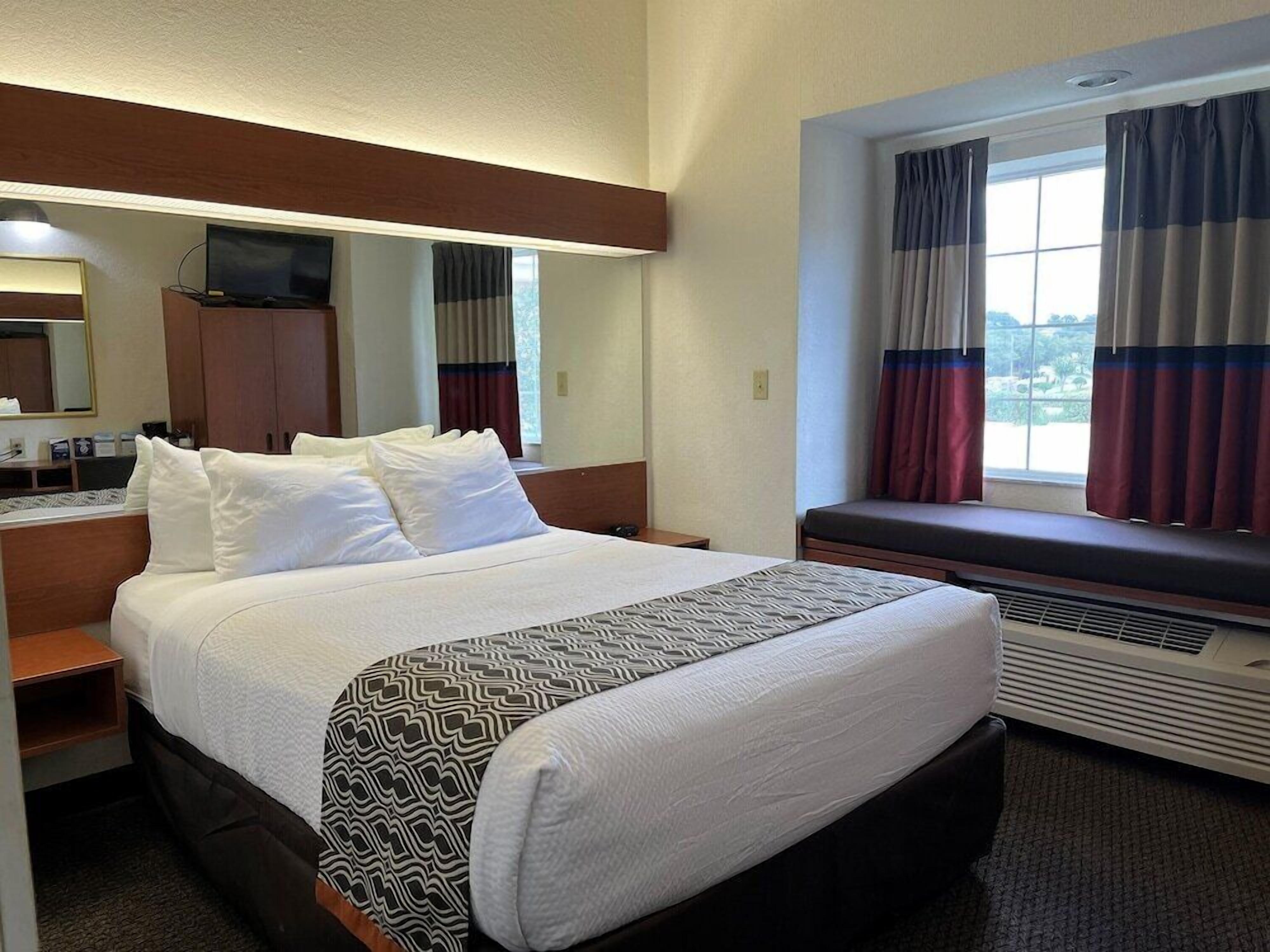 Premium bedding, in-room safe, desk, blackout drapes