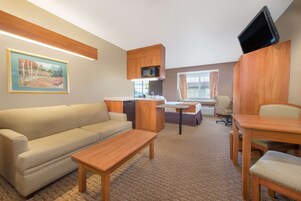 开间套房, 1 张大床, 无烟房 | 办公桌、笔记本电脑工作区、折叠床/加床（额外收费）、免费 WiFi