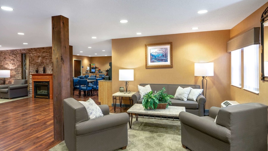 Microtel Inn & Suites by Wyndham Raton