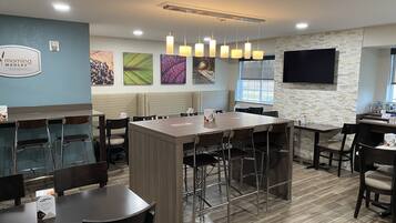 Esmorzar diari d'estil bufet gratuït