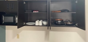 Suite, 1 cama de matrimonio con sofá cama, no fumadores (Efficiency) | Ropa de cama de alta calidad y colchones con acolchado adicional