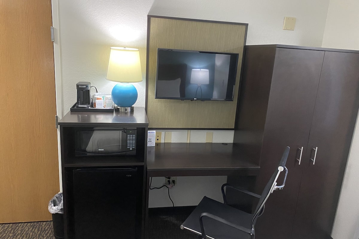 premium bedding, pillow-top beds, individually furnished, desk