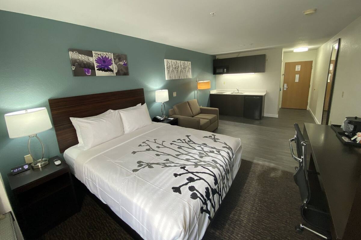 Premium bedding, pillowtop beds, individually furnished, desk
