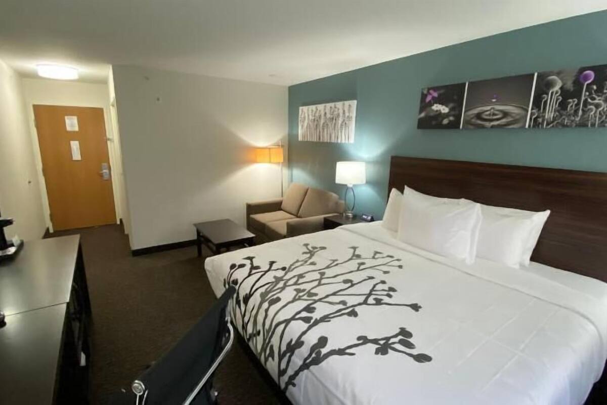 Premium bedding, pillowtop beds, individually furnished, desk
