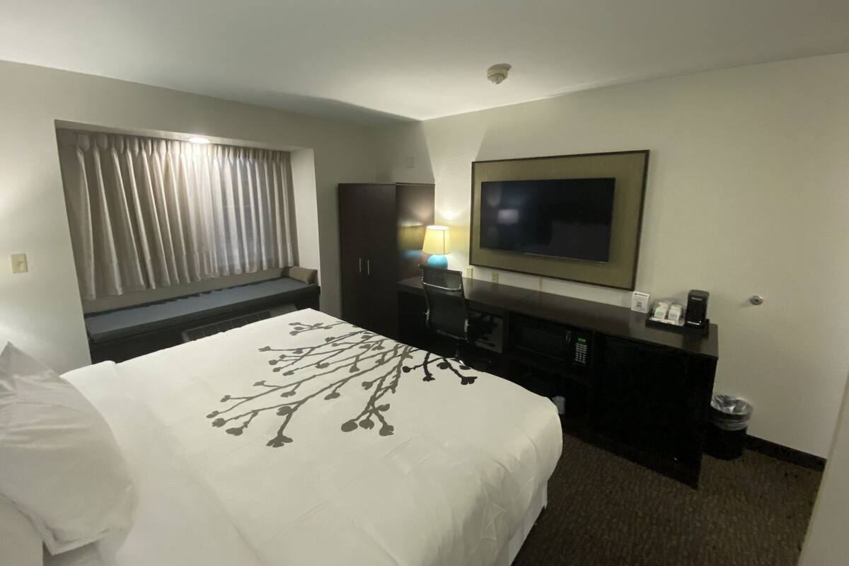 Premium bedding, pillowtop beds, individually furnished, desk