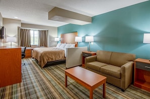 Suite Standard, 1 très grand lit et 1 canapé-lit, non-fumeur | Bureau, rideaux d’obscurcissement, fer et planche à repasser