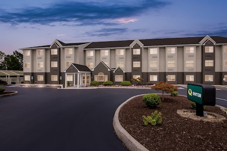 Fachada. Quality Inn & Suites Bristol North