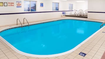 Indoor pool, sun loungers