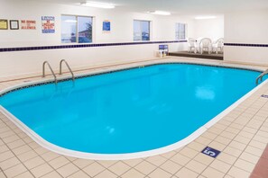 Indoor pool, sun loungers