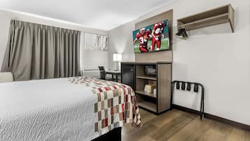 Deluxe Room, 1 Queen Bed, Non Smoking | Desk, blackout drapes, free WiFi, bed sheets