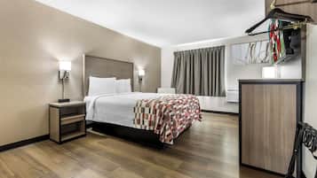 Deluxe Room, 1 Queen Bed, Non Smoking | Desk, blackout curtains, free WiFi, bed sheets