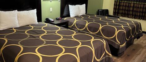 Schreibtisch, Verdunkelungsvorhänge, Bügeleisen/Bügelbrett, Babybetten