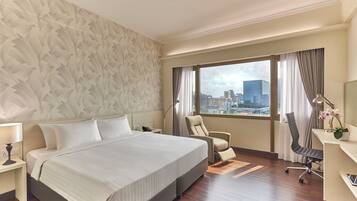 Premium bedding, in-room safe, desk, laptop workspace