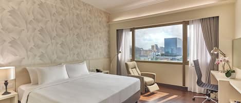 Premium bedding, in-room safe, desk, laptop workspace