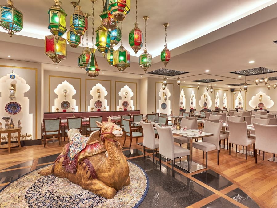2 restaurants; breakfast, lunch, and dinner served