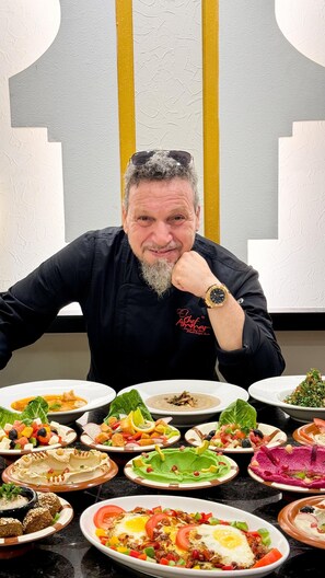 2 restaurants, breakfast, lunch, dinner served; Halal dishes  - Village Hotel Bugis by Far East Hospitality (Singapore)