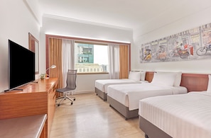Habitación familiar | Ropa de cama de alta calidad, caja fuerte, escritorio