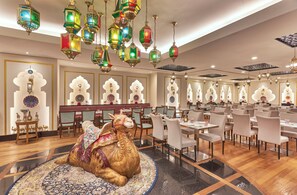 2 restaurants servant le petit déjeuner, spécialités Cuisine halal