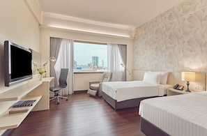 Premium bedding, in-room safe, desk, laptop workspace