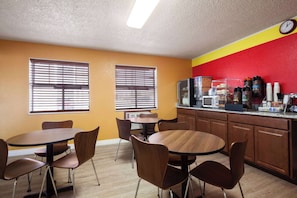 Free daily continental breakfast