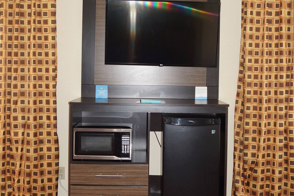 standard room, 2 queen beds, accessible, non smoking | desk, blackout curtains, iron/ironing board, rollaway beds