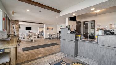 Days Inn & Suites by Wyndham Traverse City