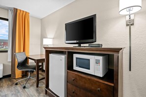 Bureau, fer et planche à repasser, lits bébé (gratuits), Wi-Fi gratuit