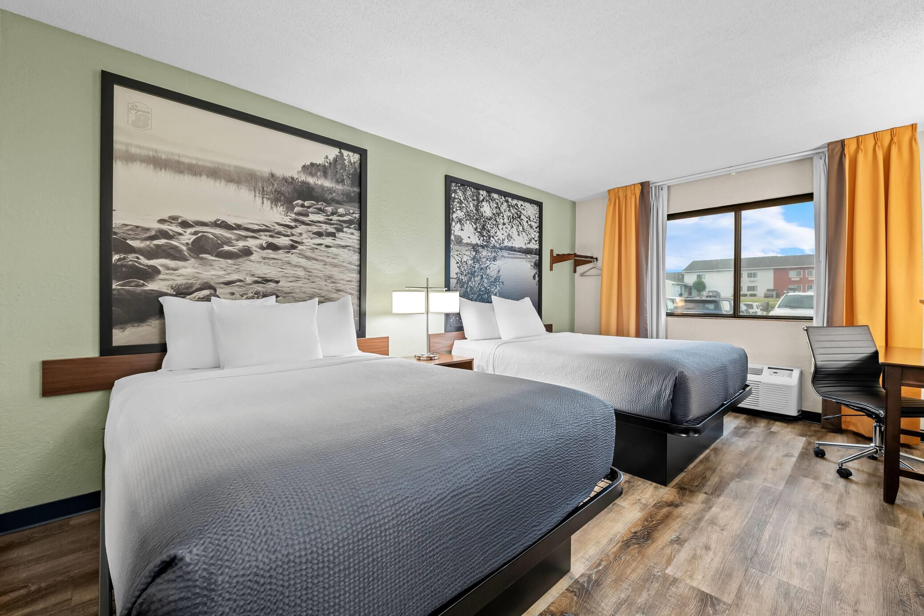 Escritorio, tabla de planchar con plancha y cunas gratuitas 