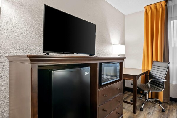 Bureau, fer et planche à repasser, lits bébé (gratuits), Wi-Fi gratuit