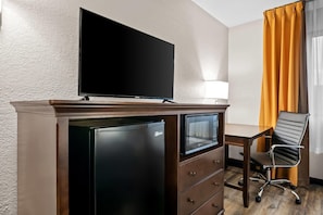 Room, 1 Queen Bed, Accessible, Non Smoking (Mobility) | Desk, iron/ironing board, free cribs/infant beds, free WiFi