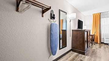 Room, 1 Queen Bed, Accessible, Non Smoking (Mobility)