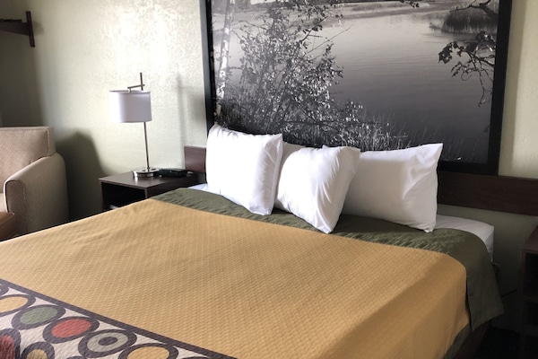 Habitació estàndard, 1 llit de matrimoni | Escriptori, planxa i posts de planxar i bressols gratuïts