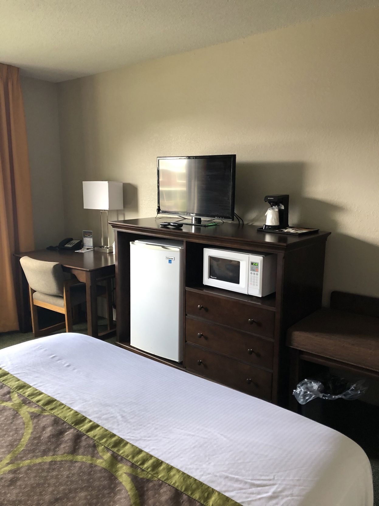 Desk, iron/ironing board, free cribs/infant beds, free WiFi