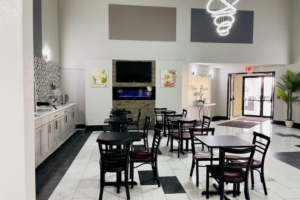 Super 8 by Wyndham Shakopee