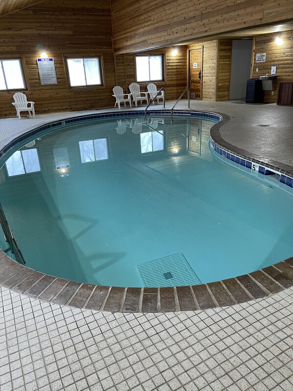 Una piscina cubierta